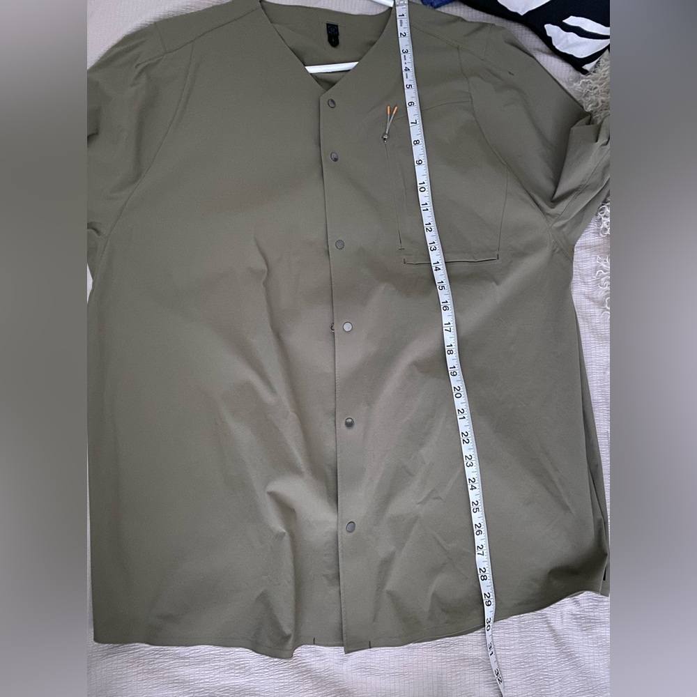 EUC Lululemon Olive Green LAB Viha Shirt See Pic Measures Snap Close Long Sleeve - Picture 9 of 9